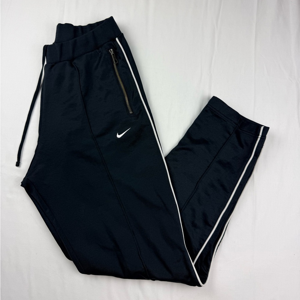 Nike women’s Black skinny pants with White‎ Stripes
